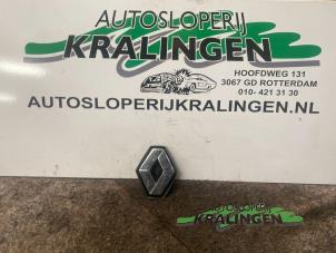 Usagé Emblème Renault Twingo II (CN) 1.2 Prix € 25,00 Règlement à la marge proposé par Autosloperij Kralingen B.V.