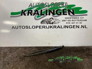 Used Rear wiper arm Volkswagen Fox (5Z) 1.4 16V Price € 20,00 Margin scheme offered by Autosloperij Kralingen B.V.