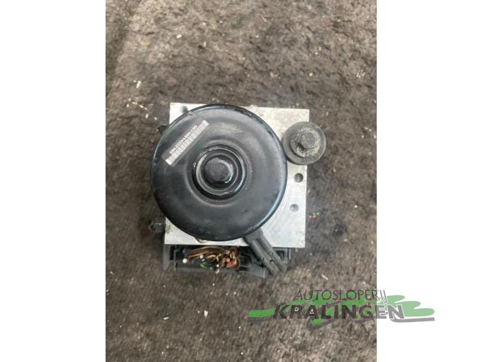 ABS pump from a Volkswagen Lupo (6X1) 1.2 TDI 3L 2000