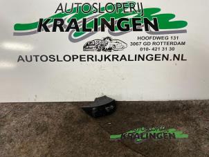 Usagé Commutateur lumière Volkswagen Caddy II (9K9A) 1.9 SDI Prix € 25,00 Règlement à la marge proposé par Autosloperij Kralingen B.V.