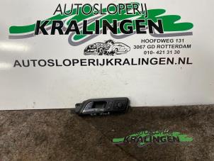Używane Uchwyt reczny Volkswagen Polo IV (9N1/2/3) 1.2 Cena € 25,00 Procedura marży oferowane przez Autosloperij Kralingen B.V.