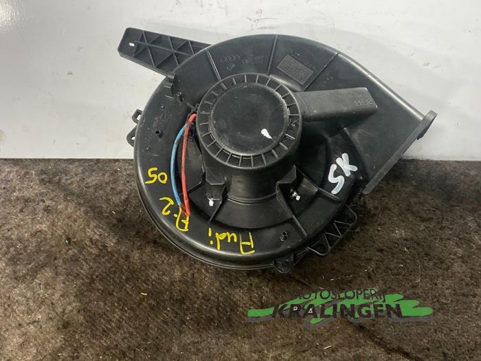 Heating and ventilation fan motor from a Audi A2 (8Z0) 1.4 TDI 2005