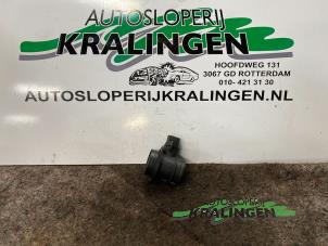 Używane Czujnik masy powietrza Volkswagen Bora (1J2) 2.0 Cena € 25,00 Procedura marży oferowane przez Autosloperij Kralingen B.V.