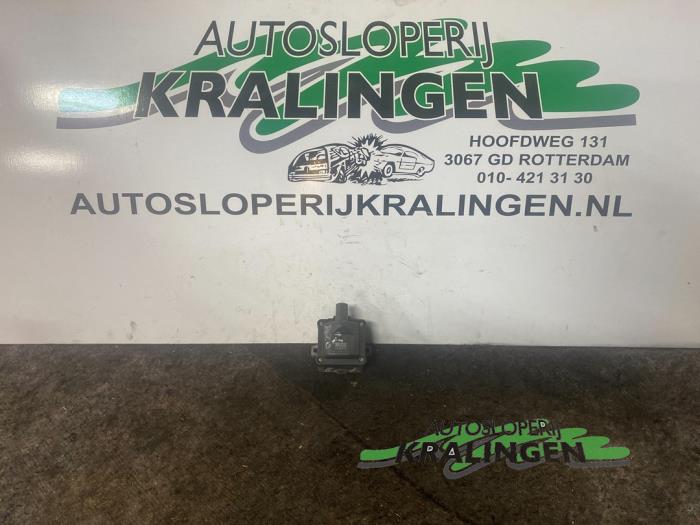Usados Bobina Volkswagen Polo III (6N1) 1.6i 75 Precio € 19,99 Norma de margen ofrecido por Autosloperij Kralingen B.V.