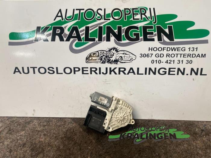Usados Motor de ventanilla de puerta Volkswagen Golf V (1K1) 1.4 16V Precio € 40,00 Norma de margen ofrecido por Autosloperij Kralingen B.V.