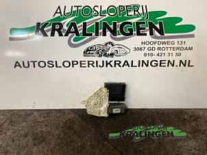 Usagé Moteur de vitre portière Volkswagen Golf V (1K1) 2.0 GTI 16V Prix € 40,00 Règlement à la marge proposé par Autosloperij Kralingen B.V.