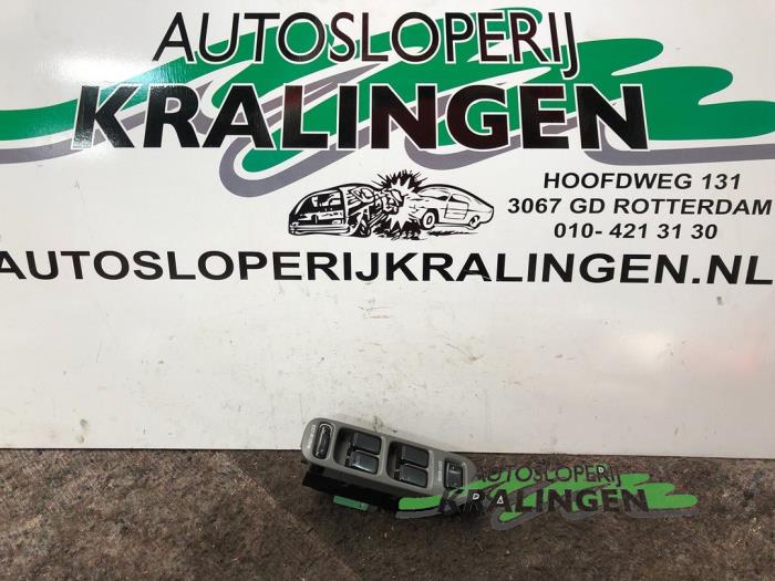 Usados Interruptor de ventanilla eléctrica Suzuki Baleno (GC/GD) 1.8 16V Precio € 50,00 Norma de margen ofrecido por Autosloperij Kralingen B.V.