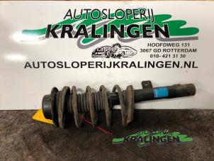 Używane Amortyzator wstrzasów prawy przód Peugeot 206 (2A/C/H/J/S) 1.6 16V Cena € 40,00 Procedura marży oferowane przez Autosloperij Kralingen B.V.
