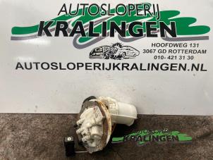 Używane Pompa benzynowa Opel Vectra C GTS 3.2 V6 24V Cena € 50,00 Procedura marży oferowane przez Autosloperij Kralingen B.V.