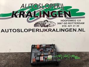 Usados Caja de fusibles Volkswagen Caddy III (2KA,2KH,2CA,2CH) 2.0 SDI Precio € 50,00 Norma de margen ofrecido por Autosloperij Kralingen B.V.
