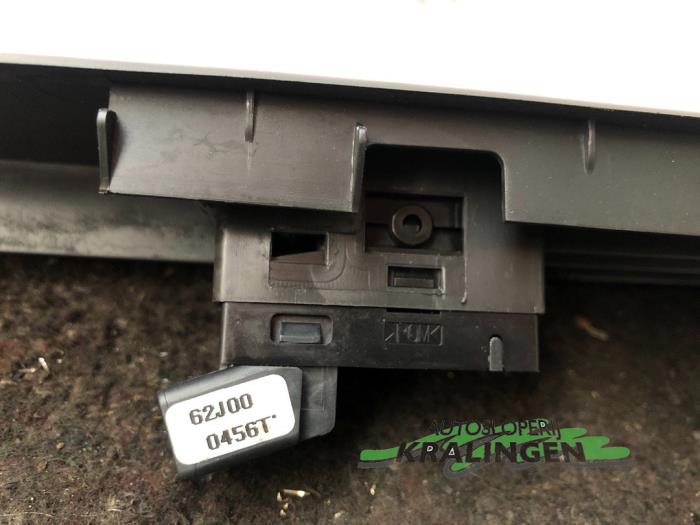 Usados Interruptor de ventanilla eléctrica Suzuki Swift (ZA/ZC/ZD1/2/3/9) 1.5 VVT 16V Precio € 19,99 Norma de margen ofrecido por Autosloperij Kralingen B.V.