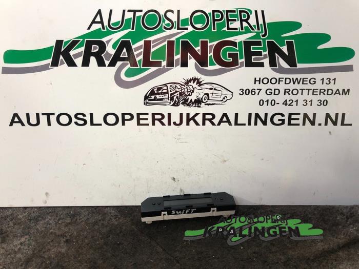 Begagnade Innerdisplay Suzuki Swift (ZA/ZC/ZD1/2/3/9) 1.5 VVT 16V Pris € 50,00 Marginaltabell erbjuds av Autosloperij Kralingen B.V.