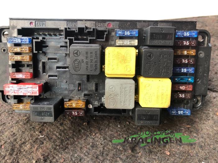 Fuse box Mercedes C Combi 2.2 C-200 CDI 16V - 2035453001 HELLA