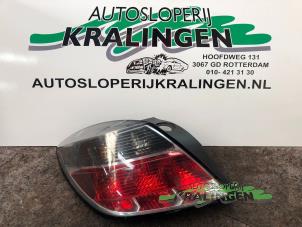 Używane Tylne swiatlo pozycyjne lewe Opel Astra H GTC (L08) 1.8 16V Cena € 50,00 Procedura marży oferowane przez Autosloperij Kralingen B.V.