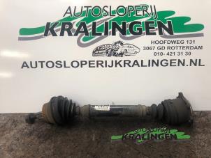 Używane Os napedowa lewy przód Audi A6 Quattro (C5) 2.8 V6 30V Cena € 75,00 Procedura marży oferowane przez Autosloperij Kralingen B.V.