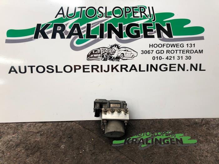 Begagnade ABS-pump Peugeot 107 1.0 12V Pris € 14,98 Marginaltabell erbjuds av Autosloperij Kralingen B.V.