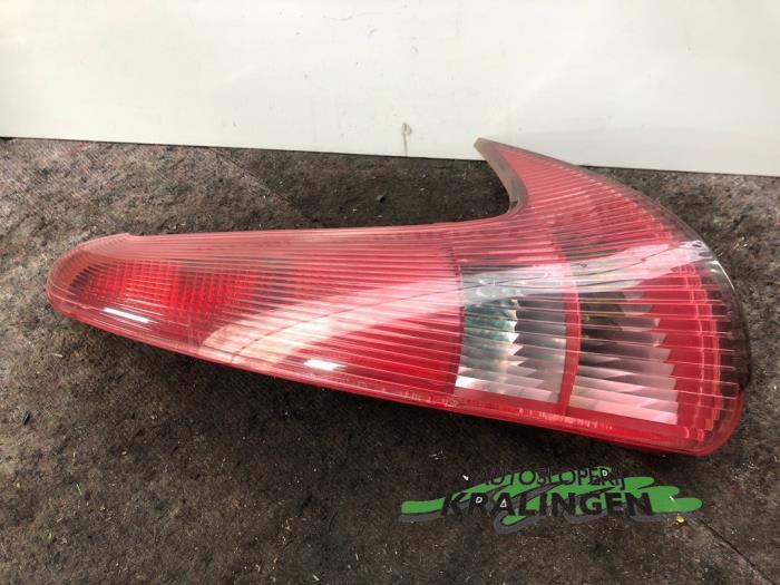 Taillight, right from a Peugeot 206 SW (2E/K) 1.4 HDi 2006