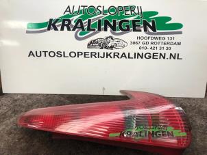 Usagé Feu arrière droit Peugeot 206 SW (2E/K) 1.4 HDi Prix € 35,00 Règlement à la marge proposé par Autosloperij Kralingen B.V.