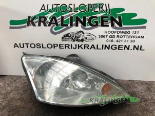 Używane Reflektor prawy Ford Focus 1 Wagon 1.6 16V Cena € 35,00 Procedura marży oferowane przez Autosloperij Kralingen B.V.