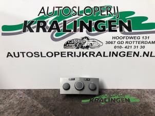 Usados Panel de control de calefacción Opel Astra H (L48) 1.7 CDTi 16V Precio € 25,00 Norma de margen ofrecido por Autosloperij Kralingen B.V.