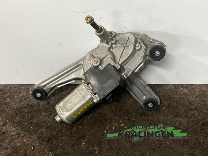 Rear wiper motor from a Toyota Avensis Wagon (T25/B1E) 2.2 D-4D 16V 2005
