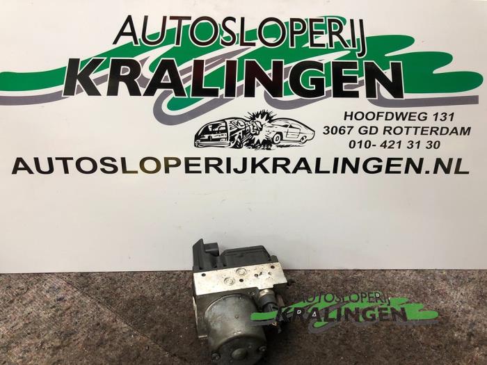 Begagnade ABS-pump Toyota Avensis Wagon (T25/B1E) 2.2 D-4D 16V Pris € 49,98 Marginaltabell erbjuds av Autosloperij Kralingen B.V.