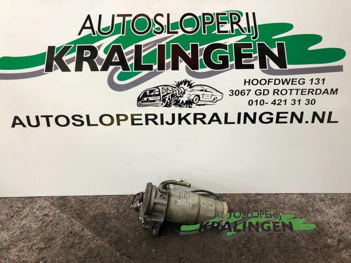 Begagnade Bränslefilterhus Toyota Avensis Wagon (T25/B1E) 2.2 D-4D 16V Pris € 100,00 Marginaltabell erbjuds av Autosloperij Kralingen B.V.