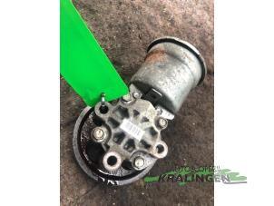 Pompe de direction d'un Toyota Avensis Wagon (T25/B1E) 2.2 D-4D 16V 2005