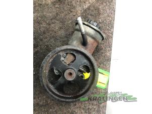 Pompe de direction d'un Toyota Avensis Wagon (T25/B1E) 2.2 D-4D 16V 2005
