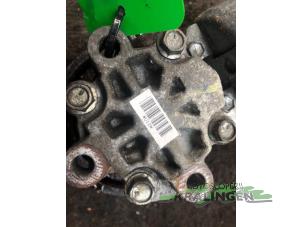 Pompe de direction d'un Toyota Avensis Wagon (T25/B1E) 2.2 D-4D 16V 2005