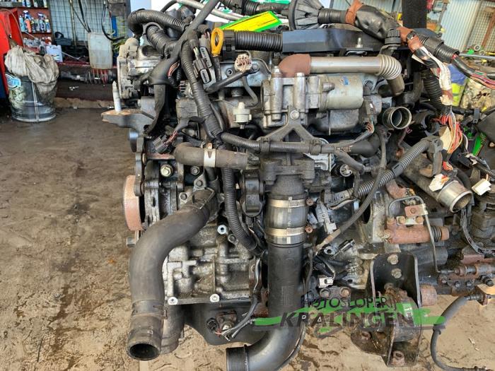 Engine from a Toyota Avensis Wagon (T25/B1E) 2.2 D-4D 16V 2005