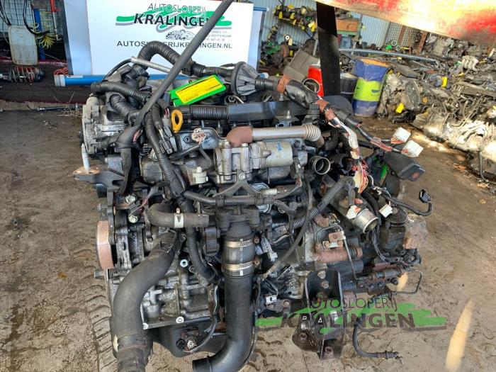 Engine from a Toyota Avensis Wagon (T25/B1E) 2.2 D-4D 16V 2005