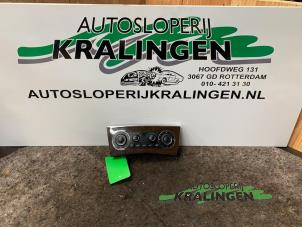 Usagé Panneau de commandes chauffage Mercedes C Combi (S203) 2.2 C-200 CDI 16V Prix € 50,00 Règlement à la marge proposé par Autosloperij Kralingen B.V.