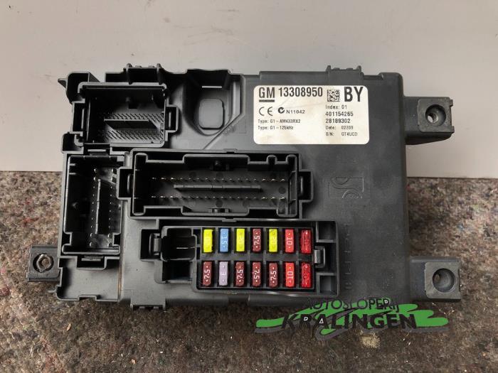 Fuse box Opel Corsa D 1.3 CDTi 16V ecoFLEX - 401154265 DELPHI