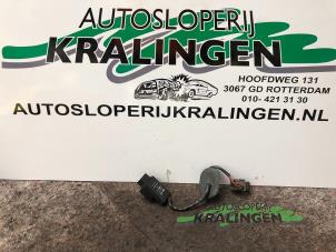 Usagé Relais pompe carburant Volkswagen Golf V (1K1) 1.6 FSI 16V Prix € 50,00 Règlement à la marge proposé par Autosloperij Kralingen B.V.