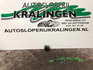 Usagé Commutateur vitre électrique Volkswagen Golf V (1K1) 1.6 FSI 16V Prix € 25,00 Règlement à la marge proposé par Autosloperij Kralingen B.V.