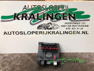 Używane Skrzynka bezpieczników Volkswagen Golf V (1K1) 1.6 FSI 16V Cena € 50,00 Procedura marży oferowane przez Autosloperij Kralingen B.V.