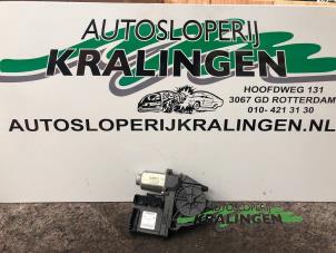 Używane Silnik szyby drzwiowej Volkswagen Golf V (1K1) 1.4 TSI 140 16V Cena € 35,00 Procedura marży oferowane przez Autosloperij Kralingen B.V.