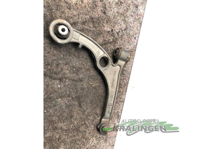 Front wishbone, right from a Fiat Stilo (192A/B) 1.4 16V 2004