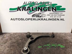 Usagé Bras de suspension avant droit Fiat Stilo (192A/B) 1.4 16V Prix € 50,00 Règlement à la marge proposé par Autosloperij Kralingen B.V.