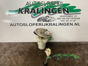 Usagé Pompe essence Opel Corsa C (F08/68) 1.2 16V Prix € 50,00 Règlement à la marge proposé par Autosloperij Kralingen B.V.