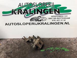 Used Rear brake calliper, right Kia Carens II (FJ) 1.8i 16V Price € 50,00 Margin scheme offered by Autosloperij Kralingen B.V.