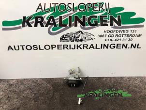 Usagé Mécanique de verrouillage couvercle coffre Nissan Almera Tino (V10M) 1.8 16V Prix € 50,00 Règlement à la marge proposé par Autosloperij Kralingen B.V.