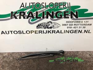 Używane Ramie wycieraczki tylnej Ford Ka II 1.2 Cena € 25,00 Procedura marży oferowane przez Autosloperij Kralingen B.V.