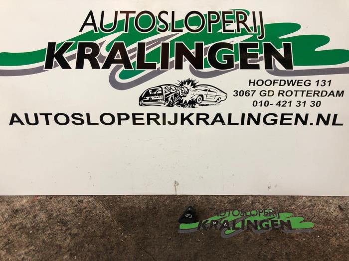 Usados Interruptor de ventanilla eléctrica Ford Ka II 1.2 Precio € 15,00 Norma de margen ofrecido por Autosloperij Kralingen B.V.