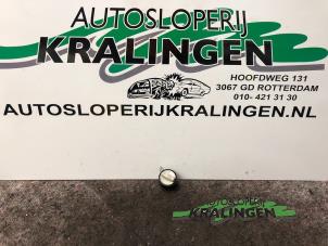Usagé Commutateur toit ouvrant Volkswagen Golf IV (1J1) 1.9 TDI 100 Prix € 25,00 Règlement à la marge proposé par Autosloperij Kralingen B.V.