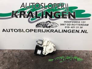 Usagé Moteur de vitre portière Volkswagen Golf V (1K1) 2.0 FSI 16V Prix € 35,00 Règlement à la marge proposé par Autosloperij Kralingen B.V.