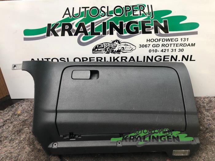 Begagnade Handskfack Volkswagen Golf V (1K1) 1.6 FSI 16V Pris € 9,98 Marginaltabell erbjuds av Autosloperij Kralingen B.V.