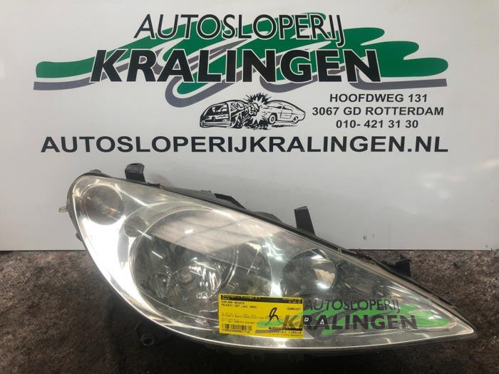 Używane Reflektor prawy Peugeot 307 Break (3E) 1.6 16V Cena € 34,99 Procedura marży oferowane przez Autosloperij Kralingen B.V.