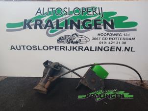 Usagé Mécanique de suspension roue de secours Ford Transit Connect 1.8 TDCi 90 Prix € 50,00 Règlement à la marge proposé par Autosloperij Kralingen B.V.